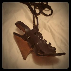 L.a.m.b toe up sandals